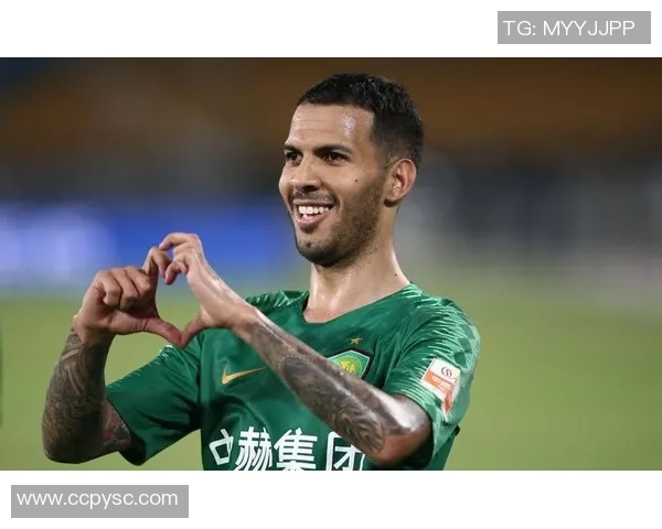 中国足球球星回归老东家重燃昔日辉煌为球队注入新活力