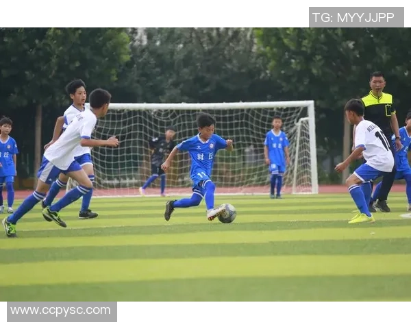 早期中国足球明星的崛起与发展历程探索