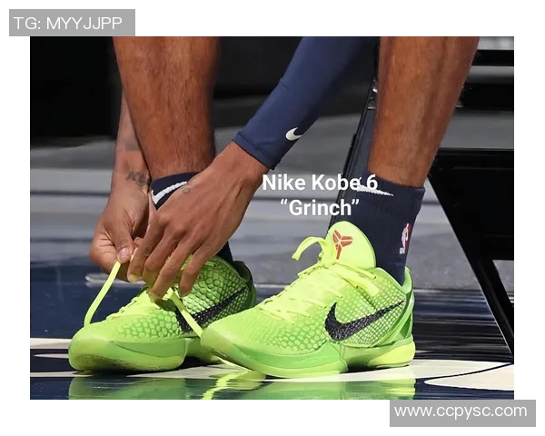 钟爱一双足球鞋的球星背后故事与专属装备的传奇历程